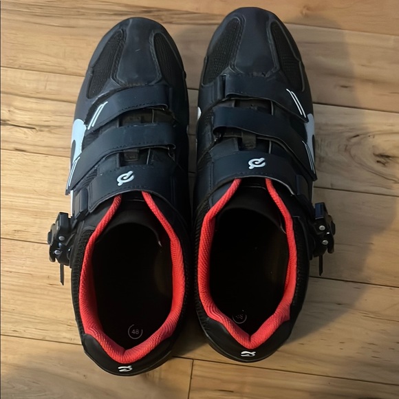 Black Cycling Shoes with Red Trim - Picture 1 of 2